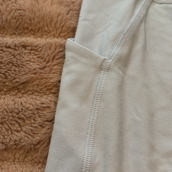 Light blue Lululemon leggings in really good condition (size 2) - Picture 7 of 7